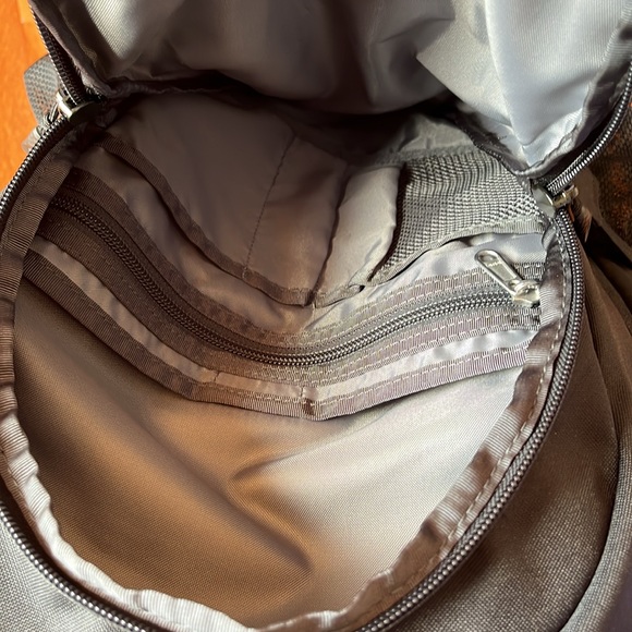 The North Face Connector Backpack - Brand new with Embroidery - Picture 4 of 8